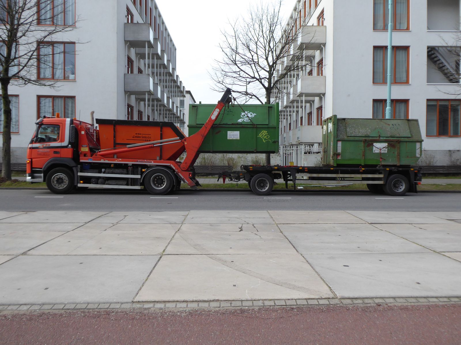 Fahrzeug mit Abrollcontainern